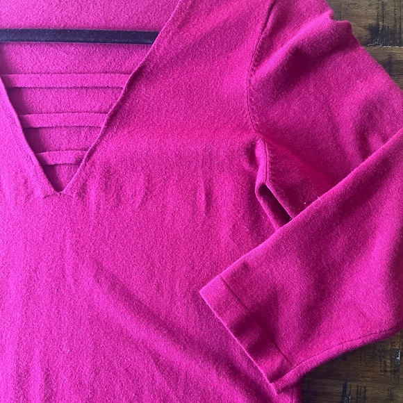 V-Neck Raspberry Sweater - Picture 3 of 4